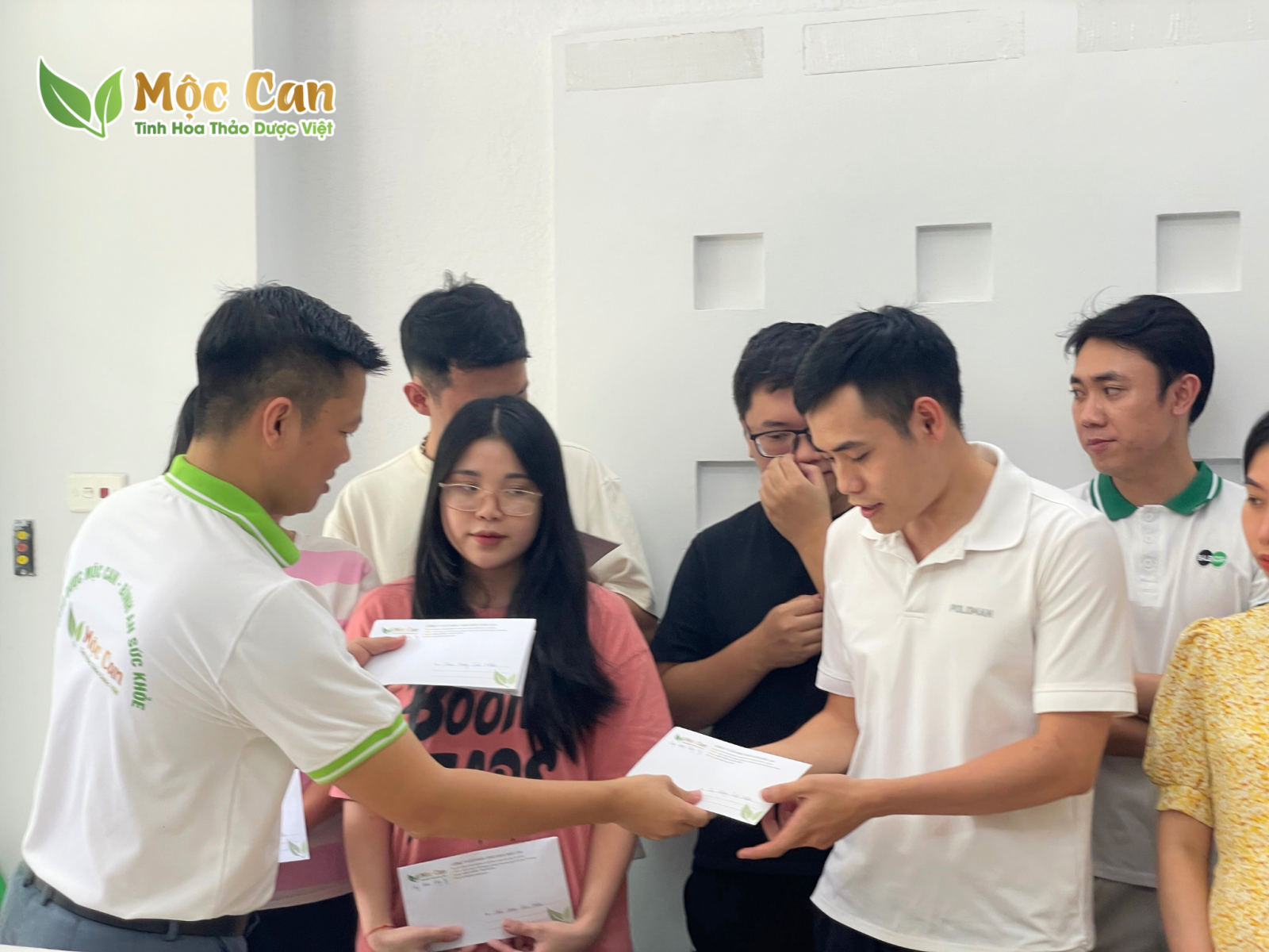 ẤM ÁP TIỆC MỪNG SINH NHẬT CÁC NHÂN VIÊN CỦA MỘC CAN 3
